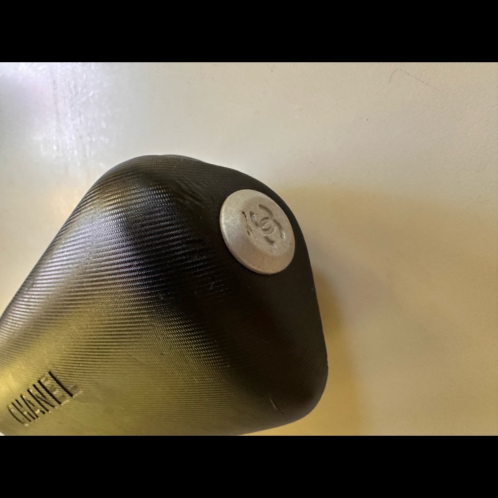 Authentic Chanel leather sunglasses case - Picture 4 of 6